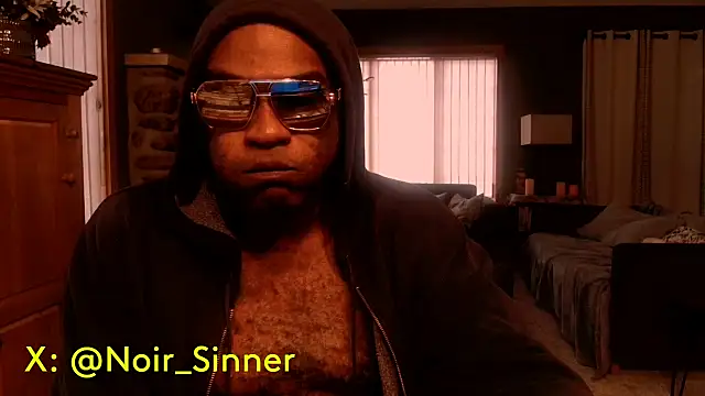 Snapshot of sinnernoir chatting on 10.20.25 sinnernoir online show from 10.20.25