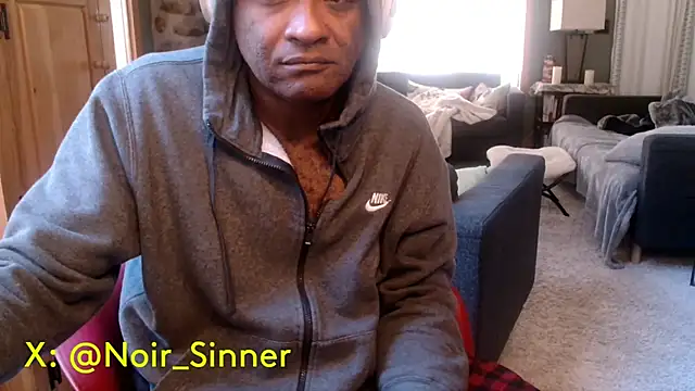 Snapshot of sinnernoir chatting on 10.28.25 sinnernoir online show from 10.28.25