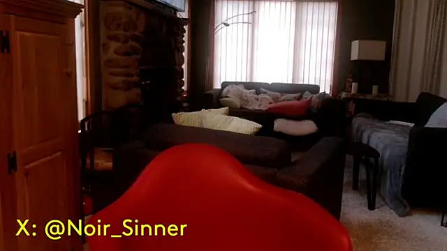 Snapshot of sinnernoir chatting on 10.30.25 sinnernoir online show from 10.30.25