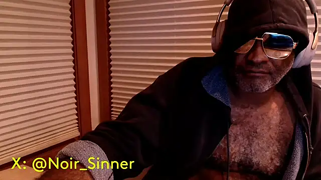 Snapshot of sinnernoir chatting on 11.07.25 sinnernoir online show from 11.07.25