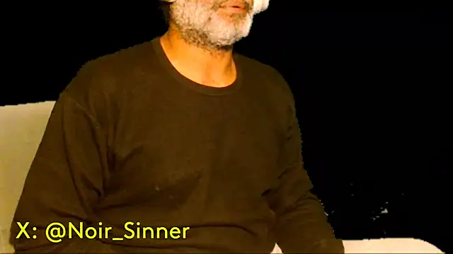 Snapshot of sinnernoir chatting on 11.25.25 sinnernoir online show from 11.25.25