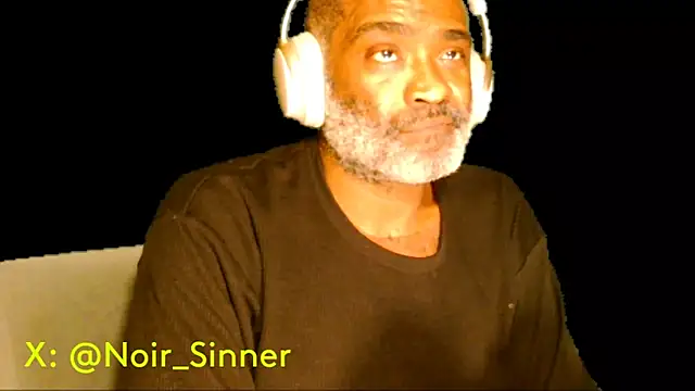 Snapshot of sinnernoir chatting on 11.28.25 sinnernoir online show from 11.28.25