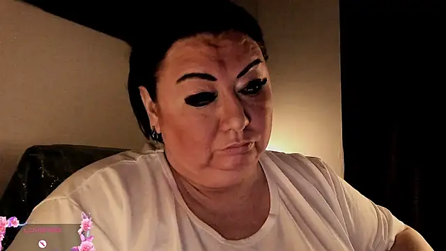 Snapshot of SexxyDreams1 chatting on 09.23.25 SexxyDreams1 online show from 09.23.25