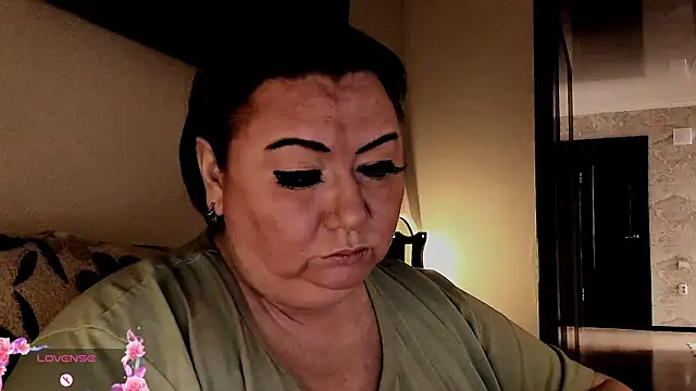 Snapshot of SexxyDreams1 chatting on 10.08.25 SexxyDreams1 online show from 10.08.25