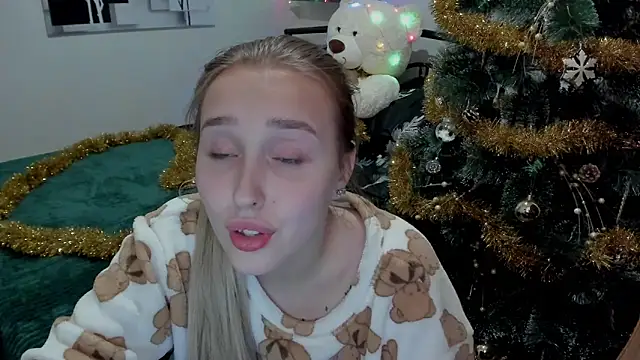 Snapshot of LinaTruly chatting on 12.26.24 LinaTruly online show from 12.26.24