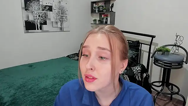 Snapshot of LinaTruly chatting on 03.04.25 LinaTruly online show from 03.04.25