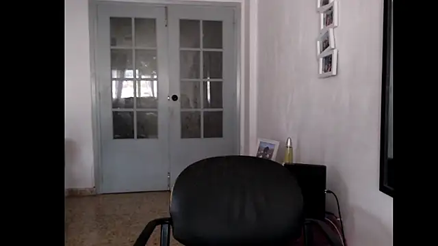 Snapshot of TamaraSweetxo chatting on 12.04.25 TamaraSweetxo online show from 12.04.25