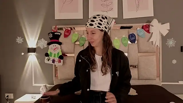 jolie lov online show from 11.22.25