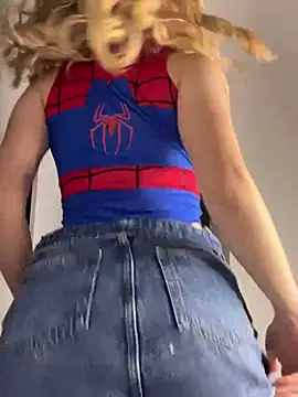 Snapshot of NicoleCut chatting on 01.31.25 NicoleCut online show from 01.31.25