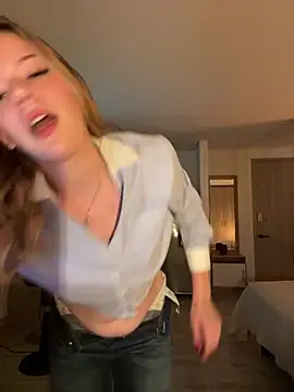 Snapshot of NicoleCut chatting on 02.07.25 NicoleCut online show from 02.07.25