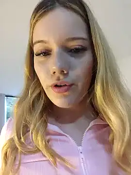 Snapshot of NicoleCut chatting on 02.16.25 NicoleCut online show from 02.16.25