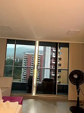 Snapshot of NicoleCut chatting on 11.30.25 NicoleCut online show from 11.30.25