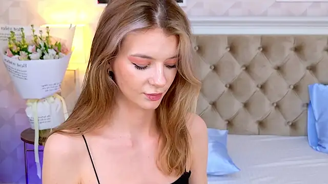 Snapshot of MeganMour chatting on 01.19.25 MeganMour online show from 01.19.25