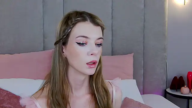 Snapshot of MeganMour chatting on 01.21.25 MeganMour online show from 01.21.25