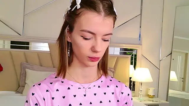 Snapshot of MeganMour chatting on 11.11.25 MeganMour online show from 11.11.25