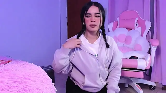 Emily-14 online show from 03.21.25