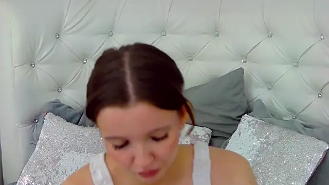 EvansMilana online show from 09.22.25