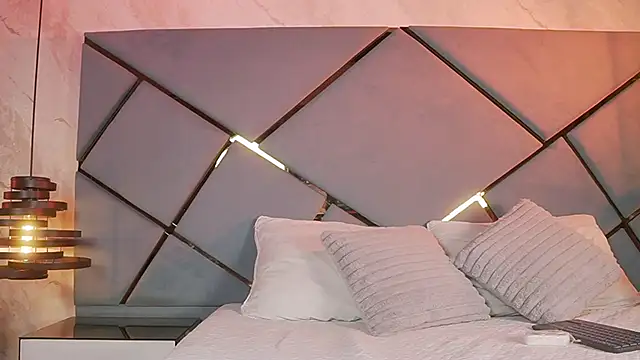 Snapshot of giorgia_13 chatting on 10.23.25 giorgia 13 online show from 10.23.25