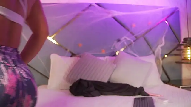 Snapshot of giorgia_13 chatting on 10.28.25 giorgia 13 online show from 10.28.25