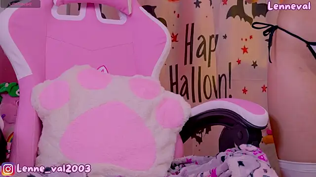 Snapshot of Lenneval1 chatting on 10.06.25 Lenneval1 online show from 10.06.25