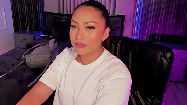 Snapshot of Lillyortiz chatting on 02.13.25 Lillyortiz online show from 02.13.25