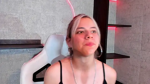 Snapshot of ArtemisaBlake chatting on 01.08.25 ArtemisaBlake online show from 01.08.25