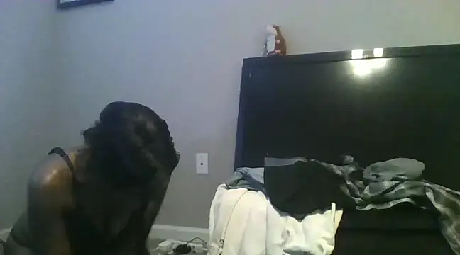 Snapshot of LuckiXCX chatting on 01.15.25 LuckiXCX online show from 01.15.25