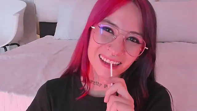 Snapshot of Michell_Wallker chatting on 01.10.25 Michell Wallker online show from 01.10.25