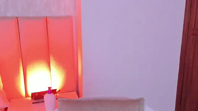 Snapshot of Michell_Wallker chatting on 02.20.25 Michell Wallker online show from 02.20.25