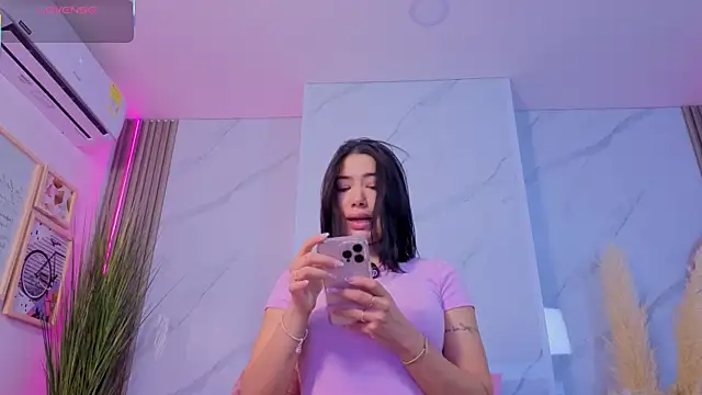 Chlooee   online show from 10.17.25