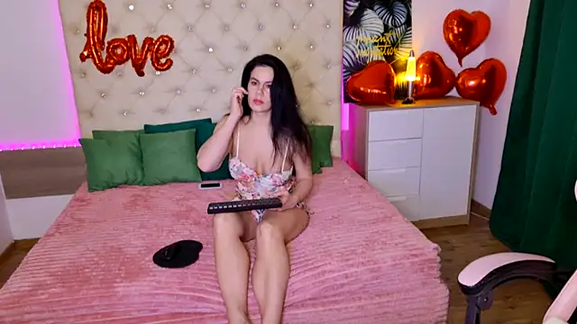 Snapshot of KattieSims chatting on 02.09.25 KattieSims online show from 02.09.25