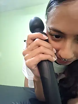 Jazmin-Cerezita online show from 12.21.24