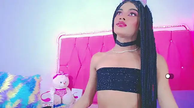 Snapshot of Theylor_Rouse chatting on 01.15.25 Theylor Rouse online show from 01.15.25