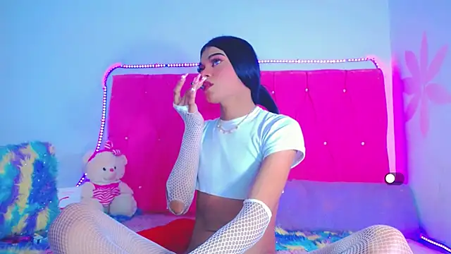 Snapshot of Theylor_Rouse chatting on 02.13.25 Theylor Rouse online show from 02.13.25