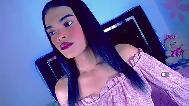 Snapshot of Theylor_Rouse chatting on 11.12.25 Theylor Rouse online show from 11.12.25