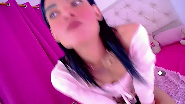 Snapshot of Theylor_Rouse chatting on 07.25.26 Theylor Rouse online show from 07.25.26