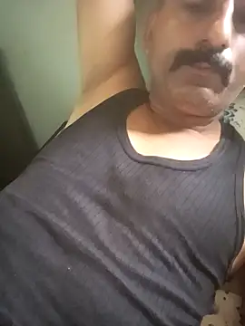 Snapshot of Smarterboytravel chatting on 10.07.25 Smarterboytravel online show from 10.07.25