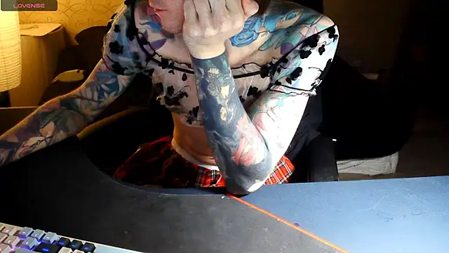 Snapshot of Julia_dolls chatting on 11.22.25 Julia dolls online show from 11.22.25