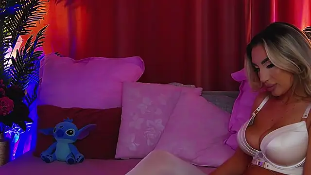 FelyJolie online show from 04.16.26