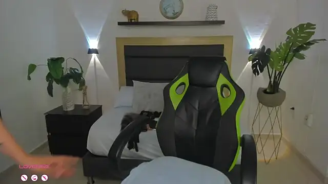 catleya 0 online show from 12.14.24