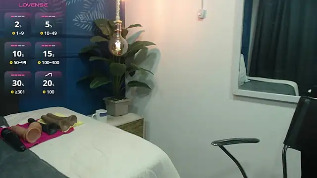 Snapshot of sasi_luna chatting on 09.25.25 sasi luna online show from 09.25.25