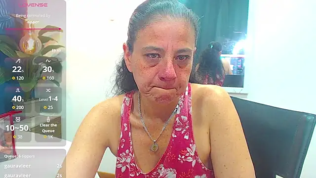 Snapshot of sasi_luna chatting on 10.12.25 sasi luna online show from 10.12.25