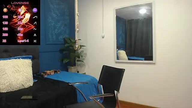 Snapshot of sasi_luna chatting on 11.08.25 sasi luna online show from 11.08.25