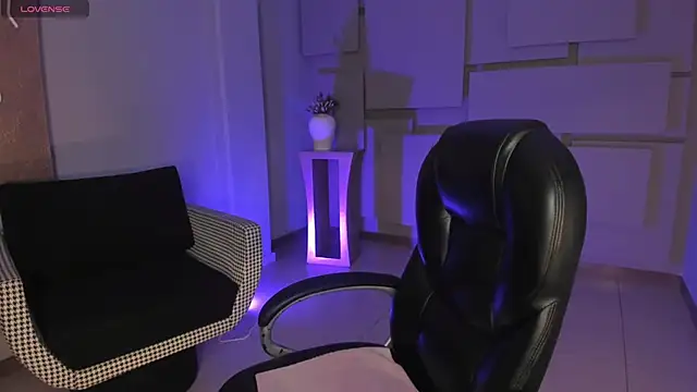 MiaFarrell  online show from 11.20.25