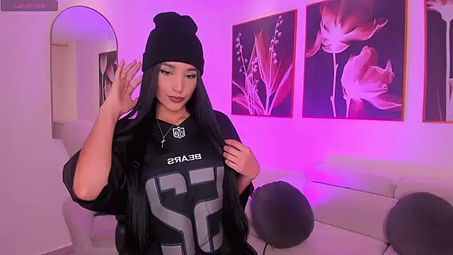 Snapshot of BellaCarteer_ chatting on 01.31.25 BellaCarteer online show from 01.31.25