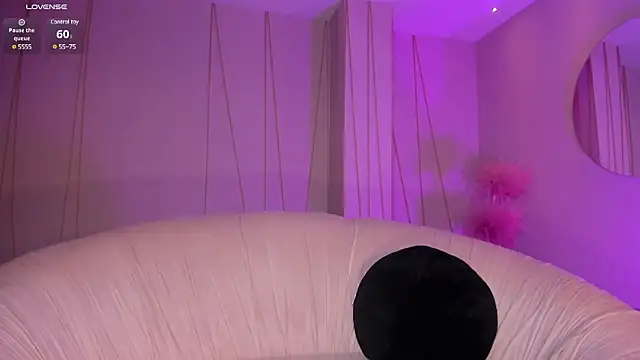 Snapshot of BellaCarteer_ chatting on 02.04.25 BellaCarteer online show from 02.04.25