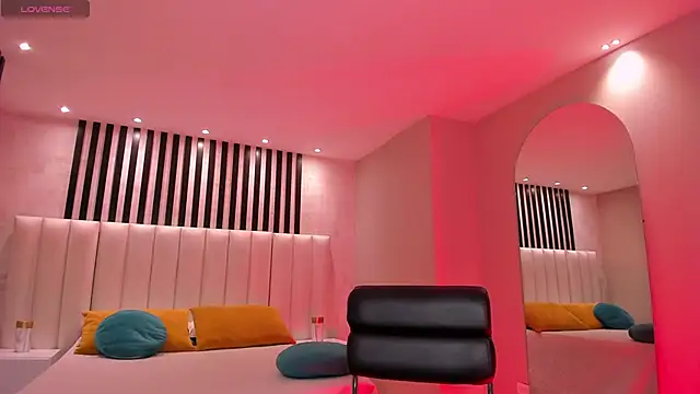 Snapshot of BellaCarteer_ chatting on 02.08.25 BellaCarteer online show from 02.08.25