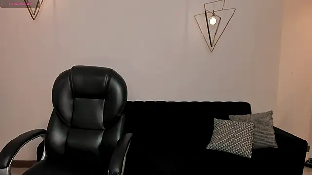 Snapshot of BellaCarteer_ chatting on 11.04.25 BellaCarteer online show from 11.04.25