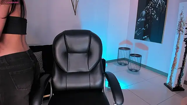 Snapshot of BellaCarteer_ chatting on 11.13.25 BellaCarteer online show from 11.13.25