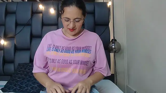 Snapshot of africa_holmes chatting on 03.22.25 africa holmes online show from 03.22.25